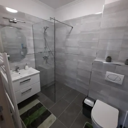 Gizella Apartment Balatonalmadi